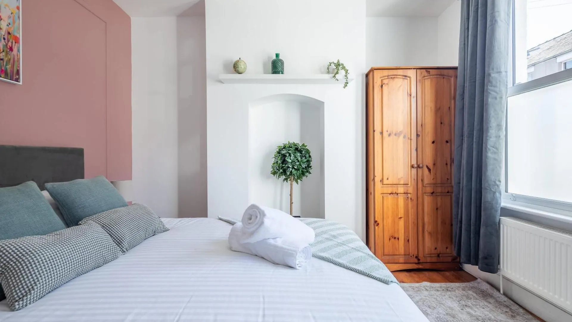 Nyaraló Stylish 3-Bed Home In The Heart Of The Cambridge