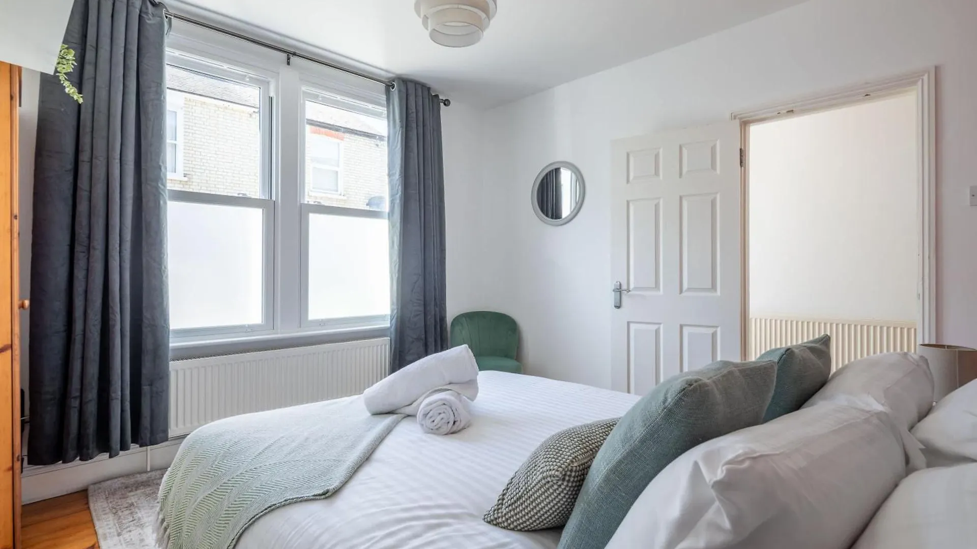 Stylish 3-Bed Home In The Heart Of The Cambridge Egyesült Királyság