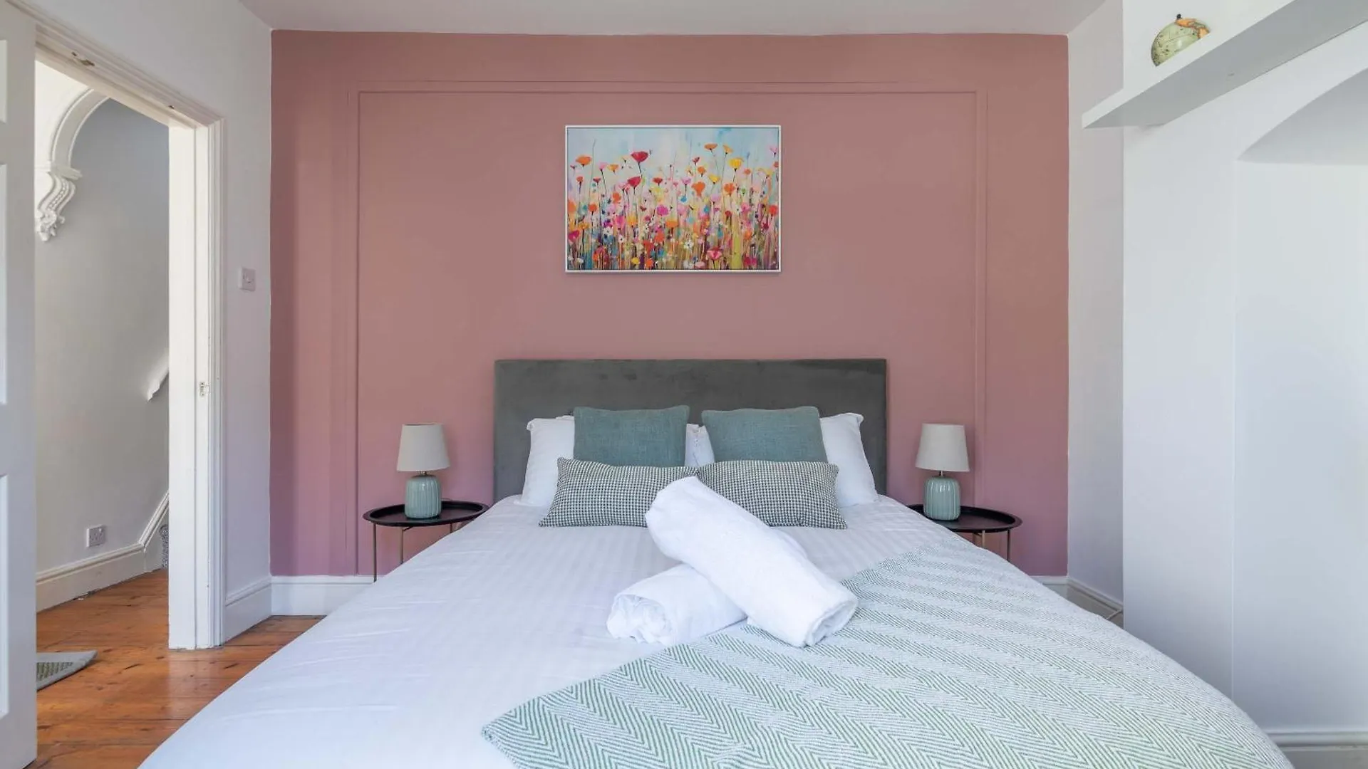 Nyaraló Stylish 3-Bed Home In The Heart Of The Cambridge