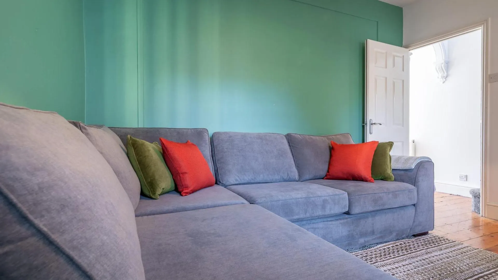 Stylish 3-Bed Home In The Heart Of The Cambridge Nyaraló
