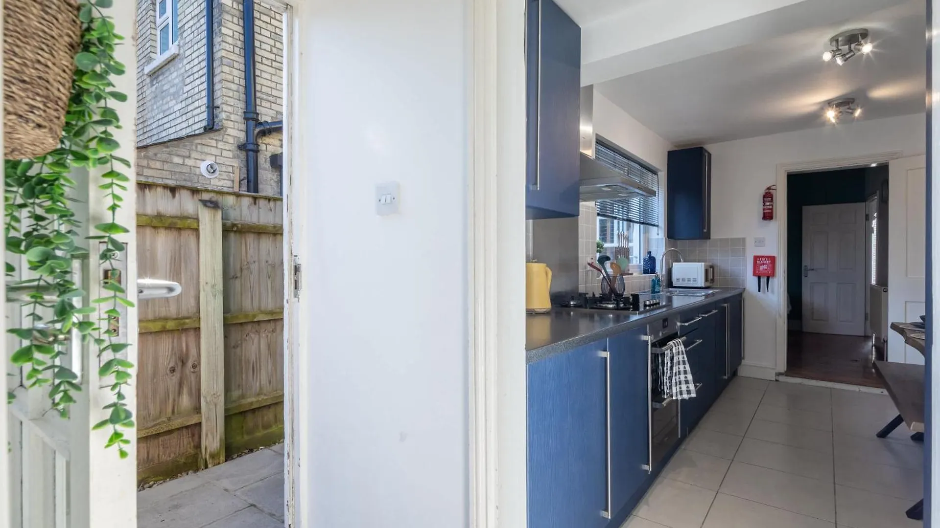 Nyaraló Stylish 3-Bed Home In The Heart Of The Cambridge